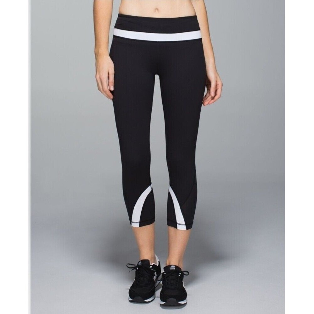 Lululemon Run: Inspire Crop II Black/white Size 4 W6830S. MSRP $89.00